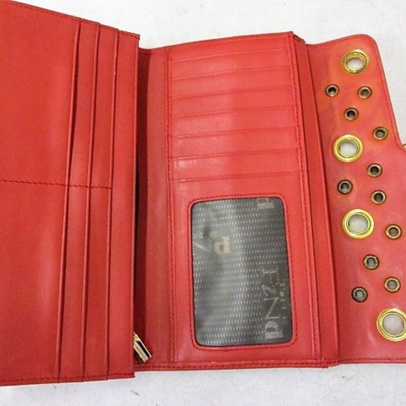 Flash Sale: The Find Purse w/ Wallet. $25 - Picture 3 of 5